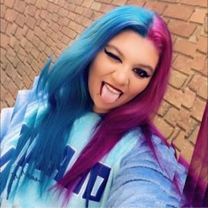 Meet your Posher, Alexis